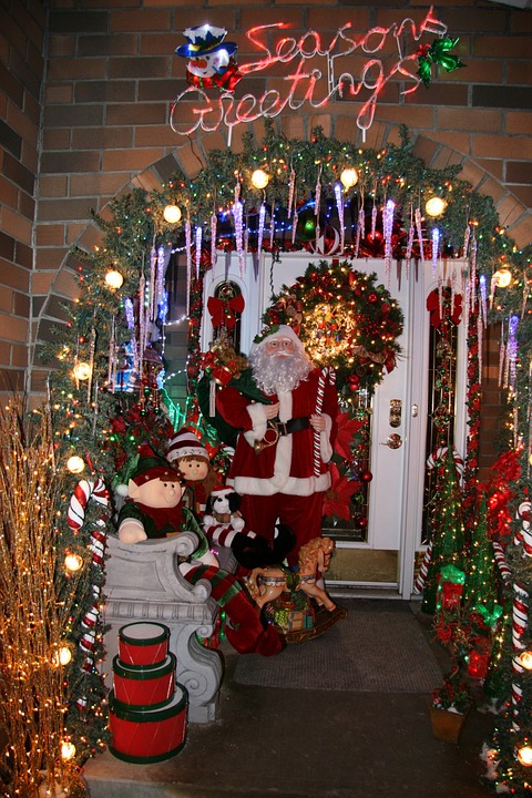 How Much Does It Cost To Hire A Christmas Light Installation in St. Joseph MO