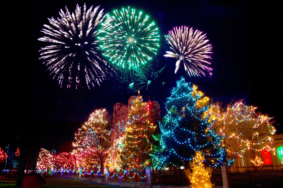Who Is The Best Holiday Light Installation in St. Joseph MO